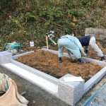 三次市三良坂町にて、門柱・巻石工事とお墓の基礎工事をしました！！